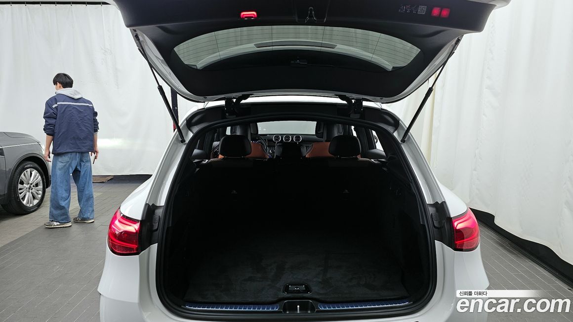 Mercedes-Benz GLC-Class 2025