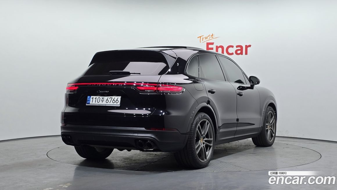 Porsche Cayenne 2021