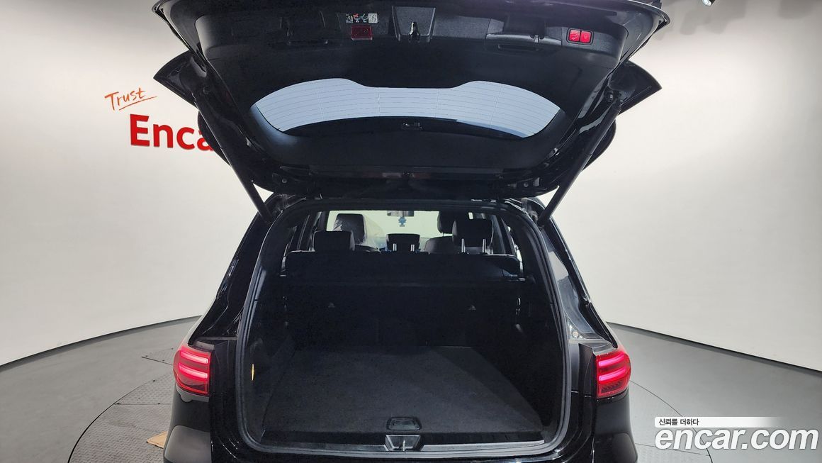 Mercedes-Benz GLB-Class 2024