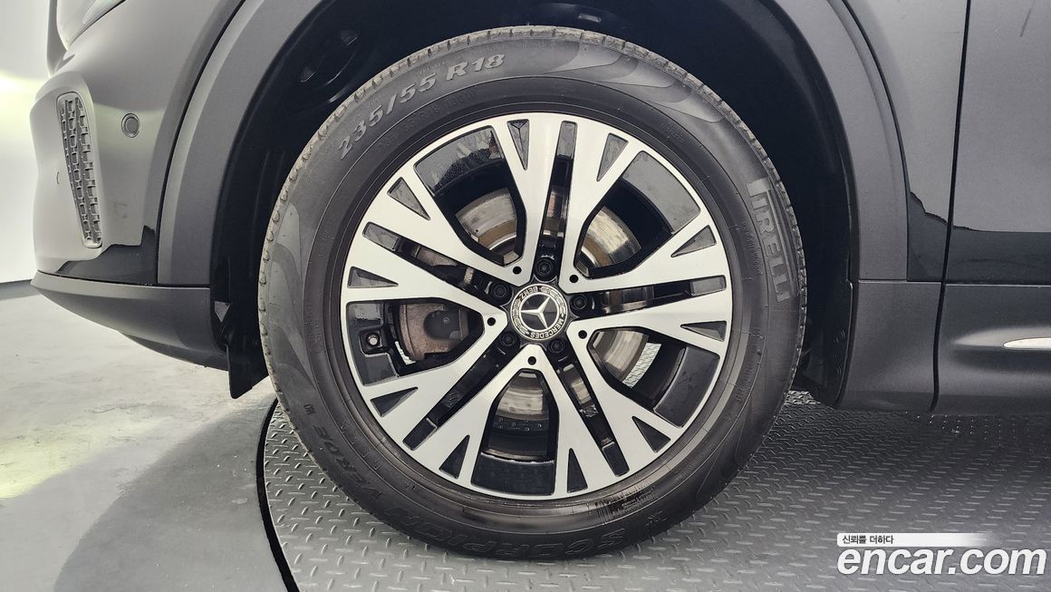 Mercedes-Benz GLB-Class 2024