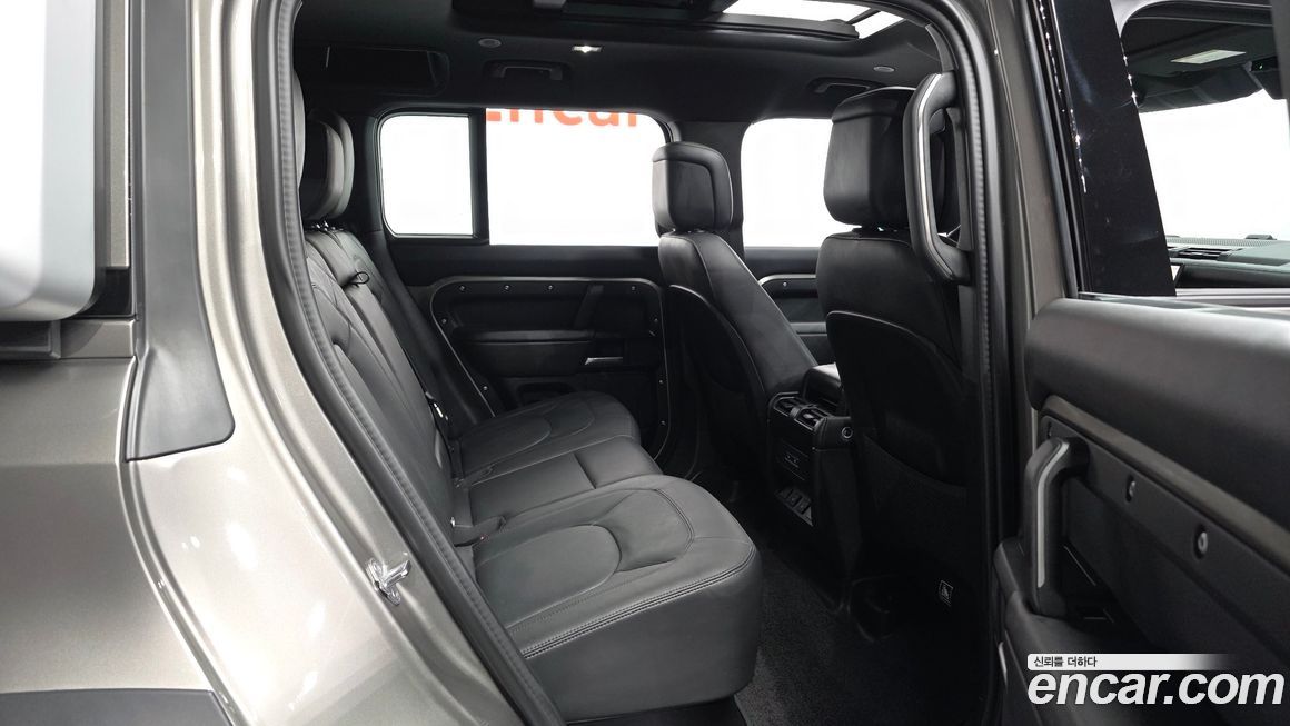 Land Rover Defender 2025