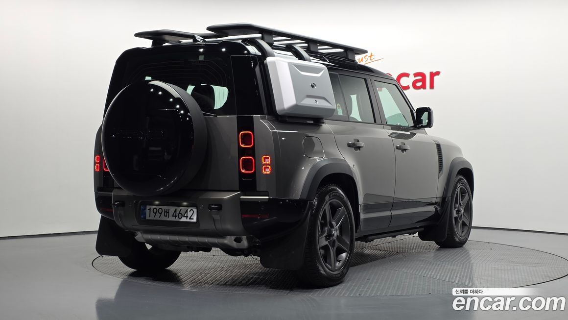 Land Rover Defender 2025
