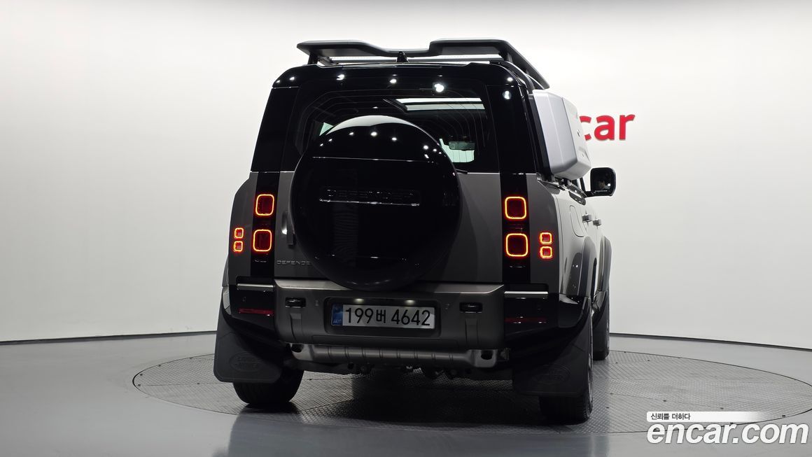 Land Rover Defender 2025