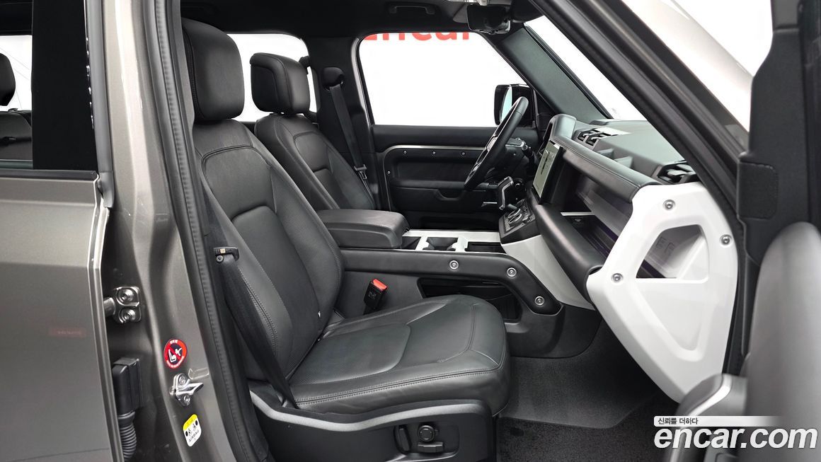 Land Rover Defender 2025