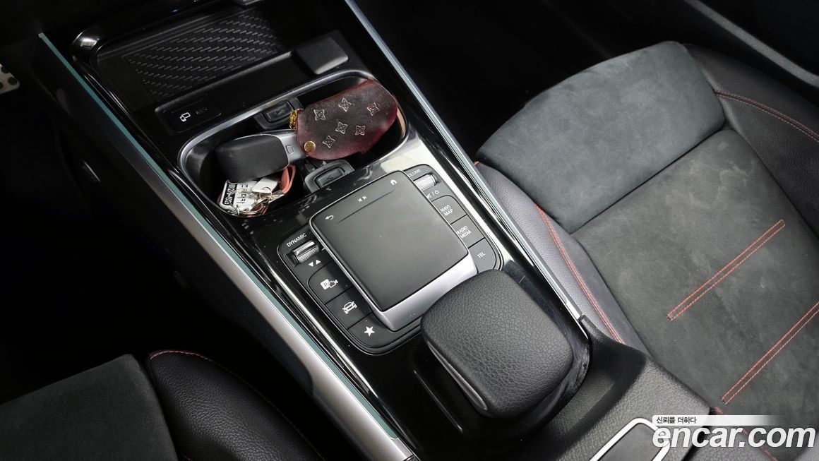 Mercedes-Benz GLB-Class 2021