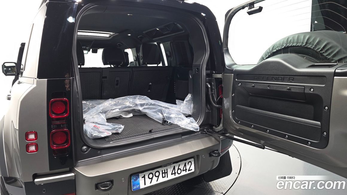 Land Rover Defender 2025