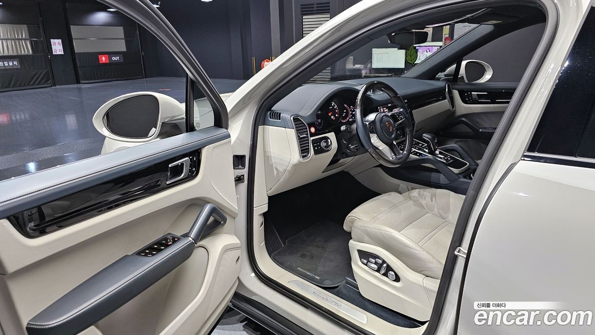 Porsche Cayenne 2021