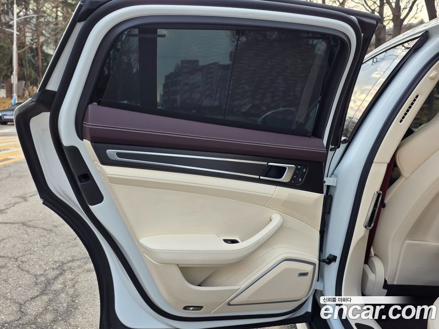 Porsche Panamera 2023