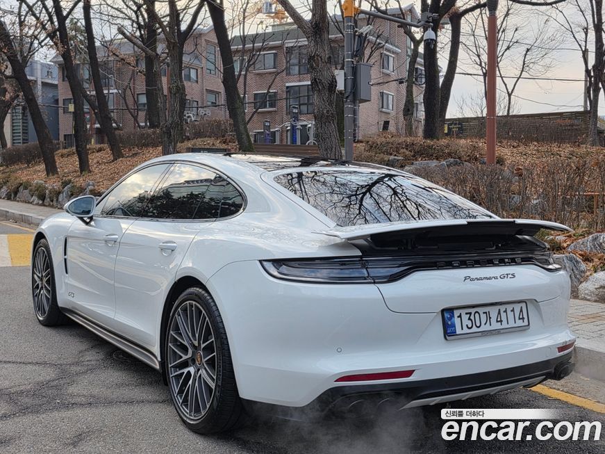 Porsche Panamera 2023