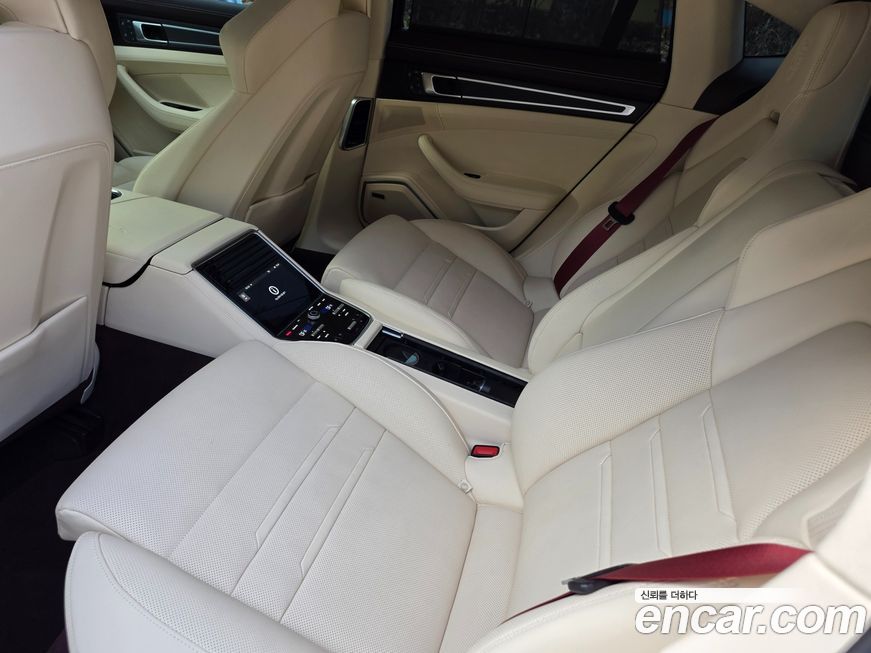 Porsche Panamera 2023