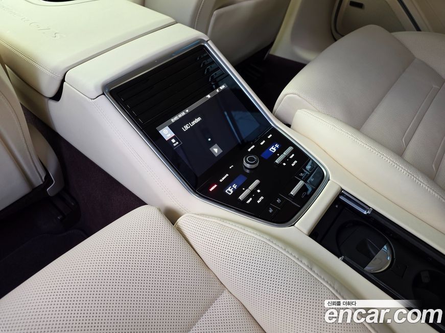 Porsche Panamera 2023