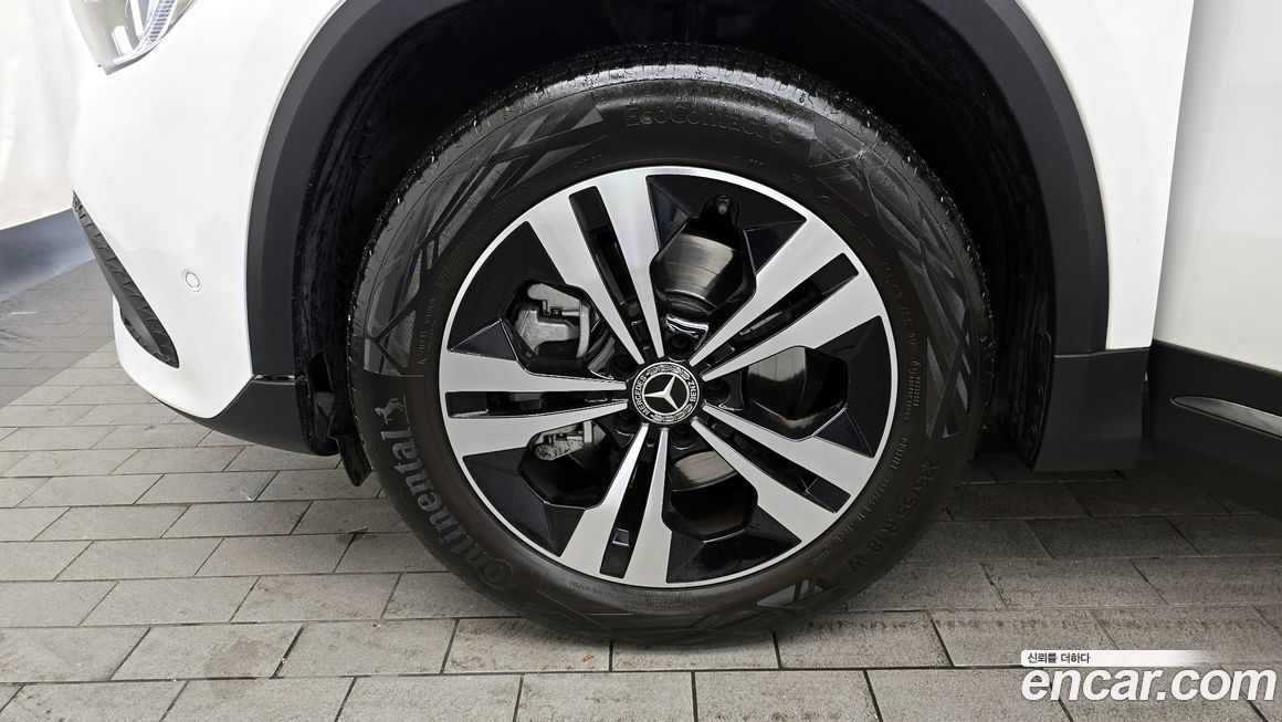 Mercedes-Benz GLA-Class 2021
