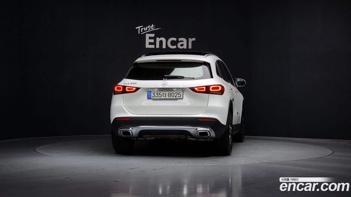 Mercedes-Benz GLA-Class 2021