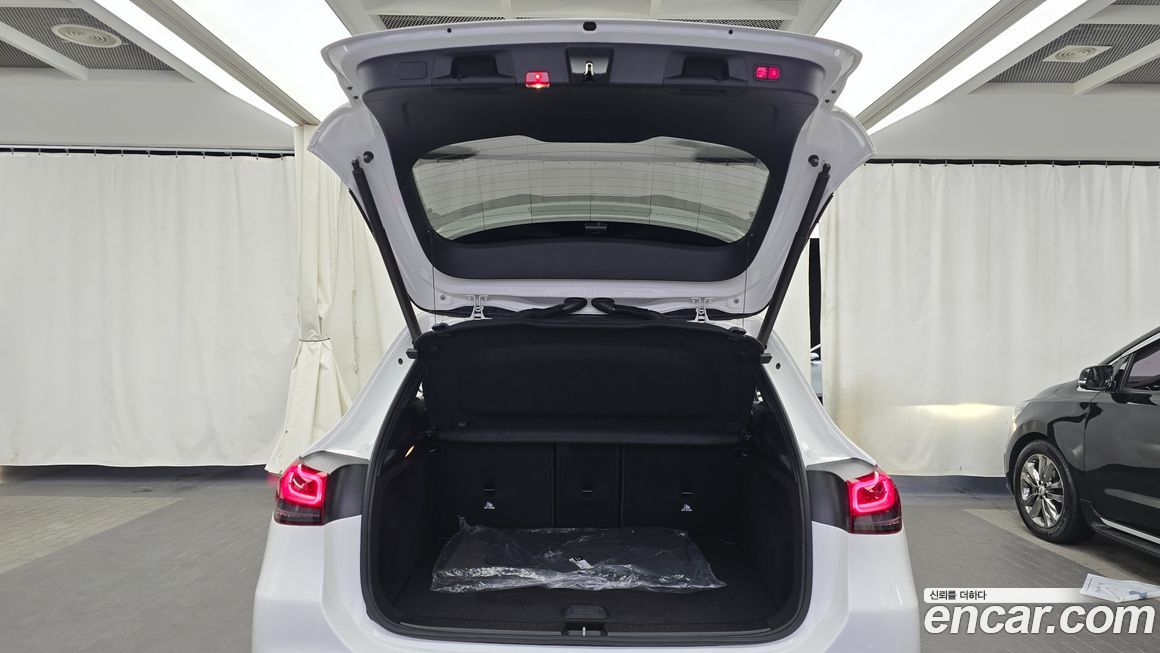 Mercedes-Benz GLA-Class 2021