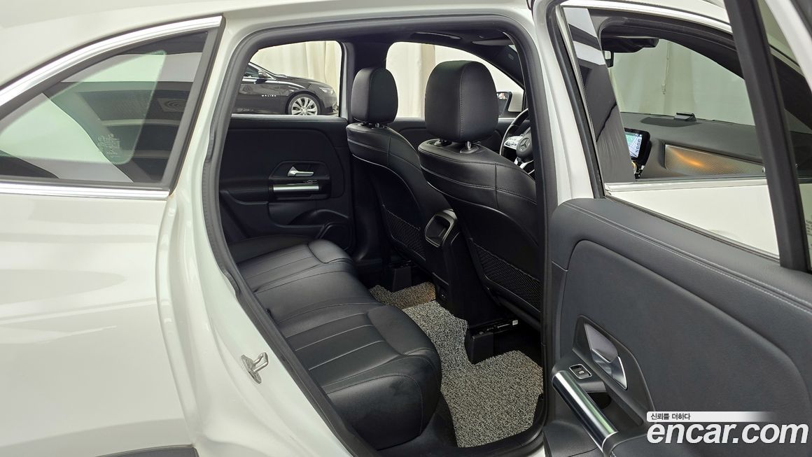Mercedes-Benz GLA-Class 2021
