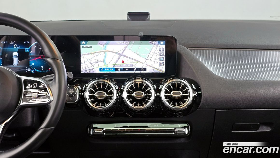 Mercedes-Benz GLA-Class 2021