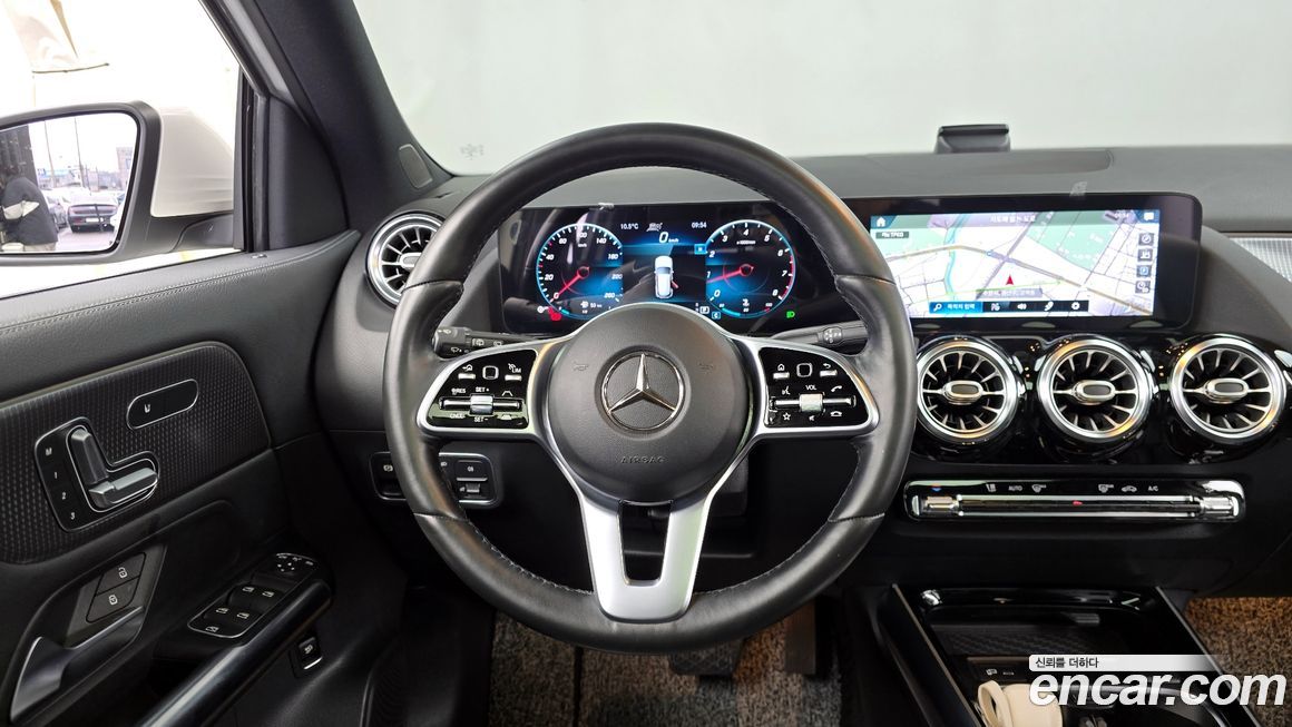 Mercedes-Benz GLA-Class 2021