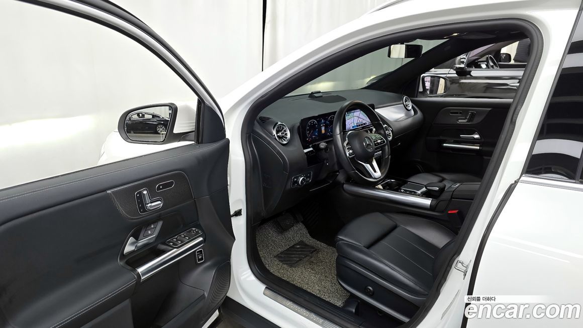 Mercedes-Benz GLA-Class 2021