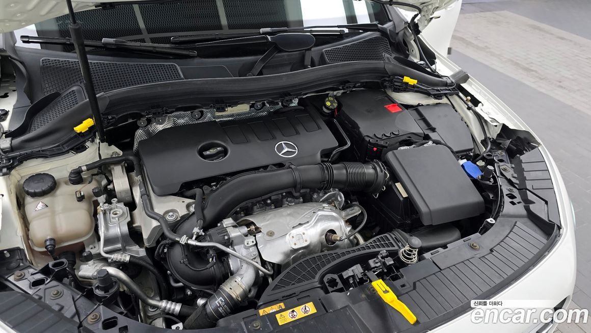 Mercedes-Benz GLA-Class 2021