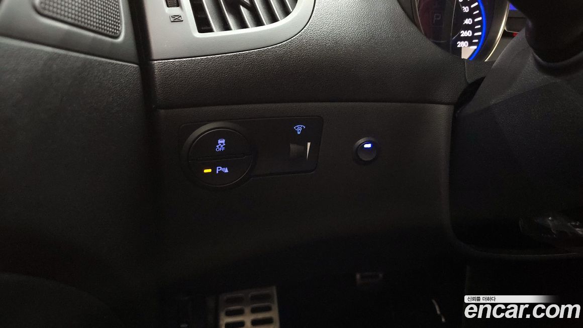 Hyundai Genesis 2016