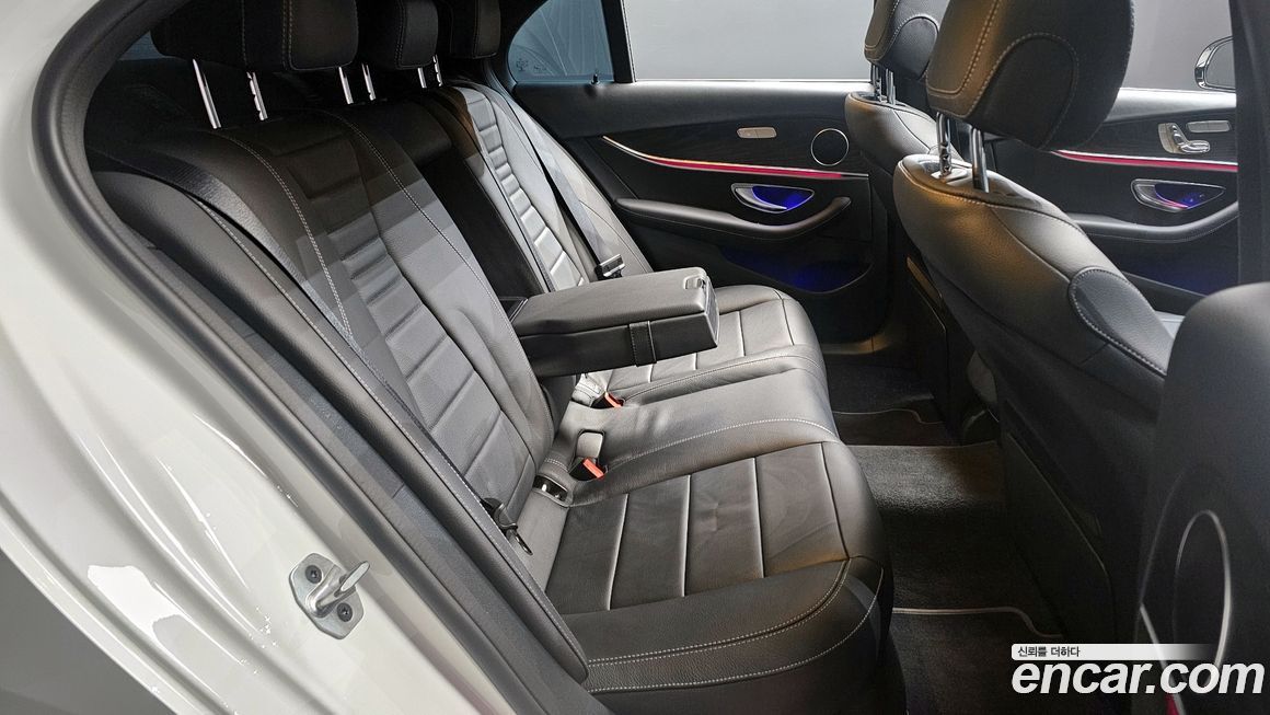 Mercedes-Benz E-Class 2022
