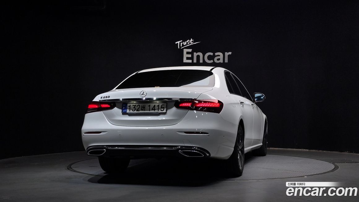 Mercedes-Benz E-Class 2022