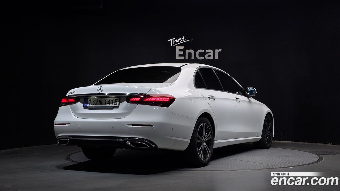 Mercedes-Benz E-Class 2022