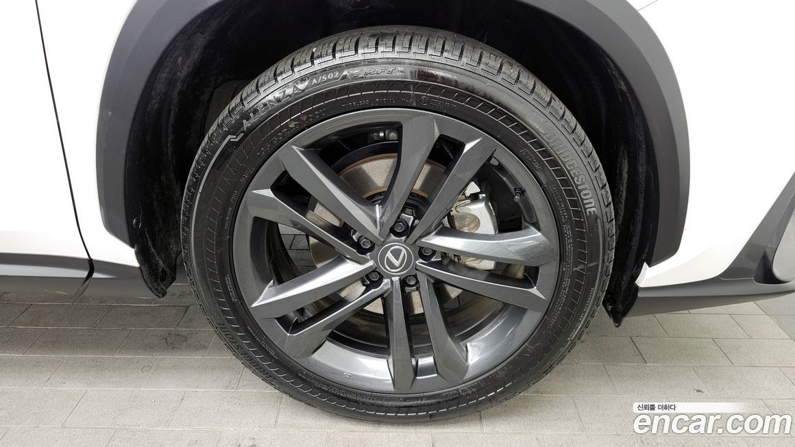 Lexus NX 2025