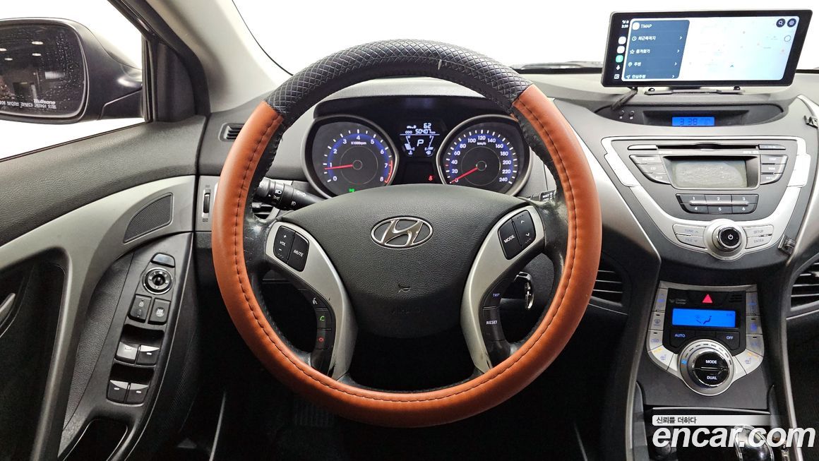 Hyundai AVANTE 2012