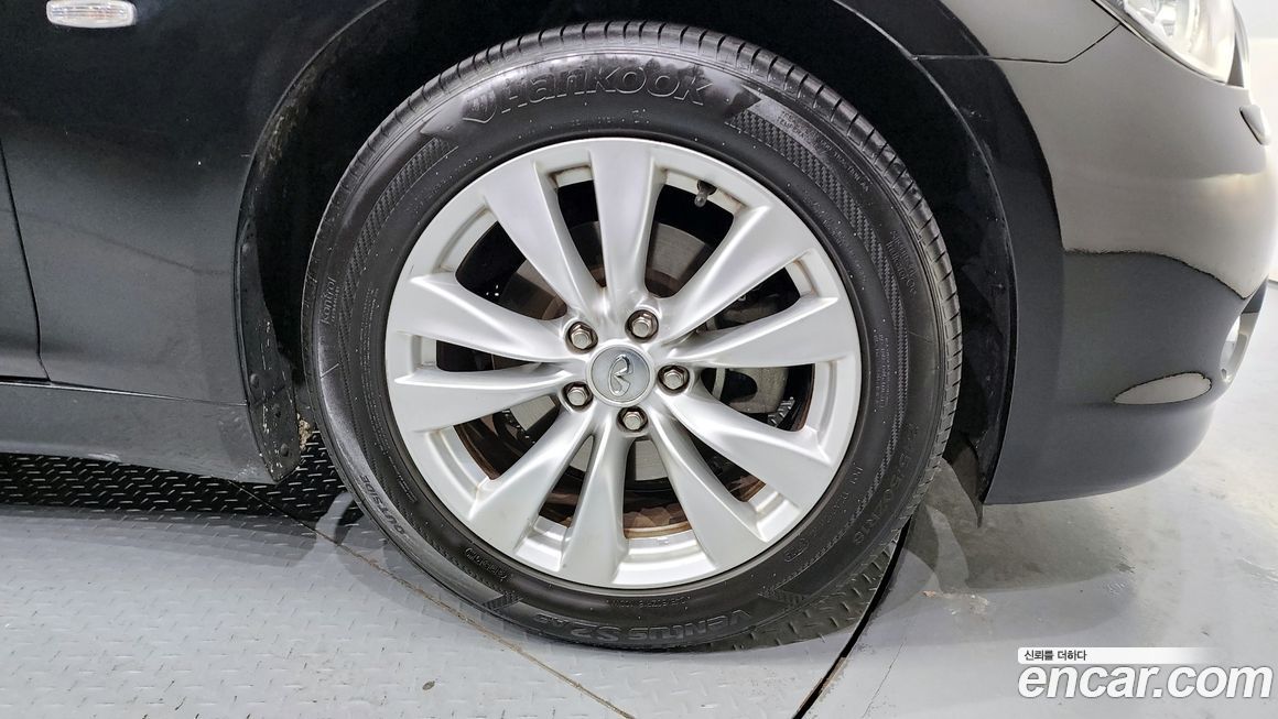 Infiniti M 2011
