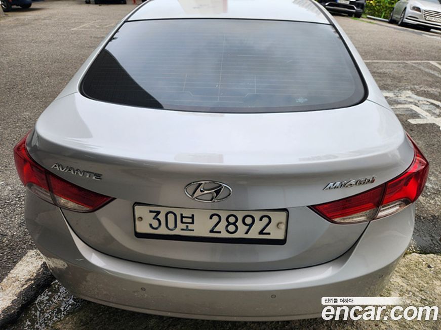 Hyundai AVANTE 2011