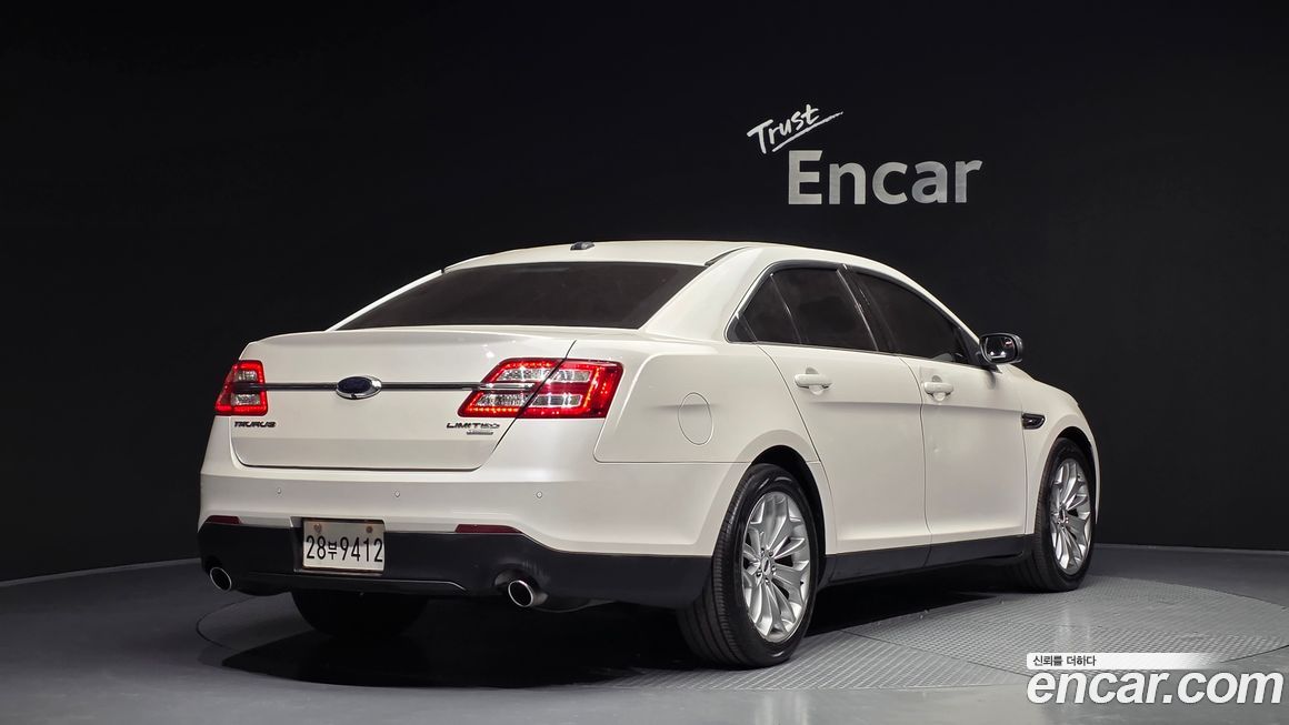 Ford Taurus 2017
