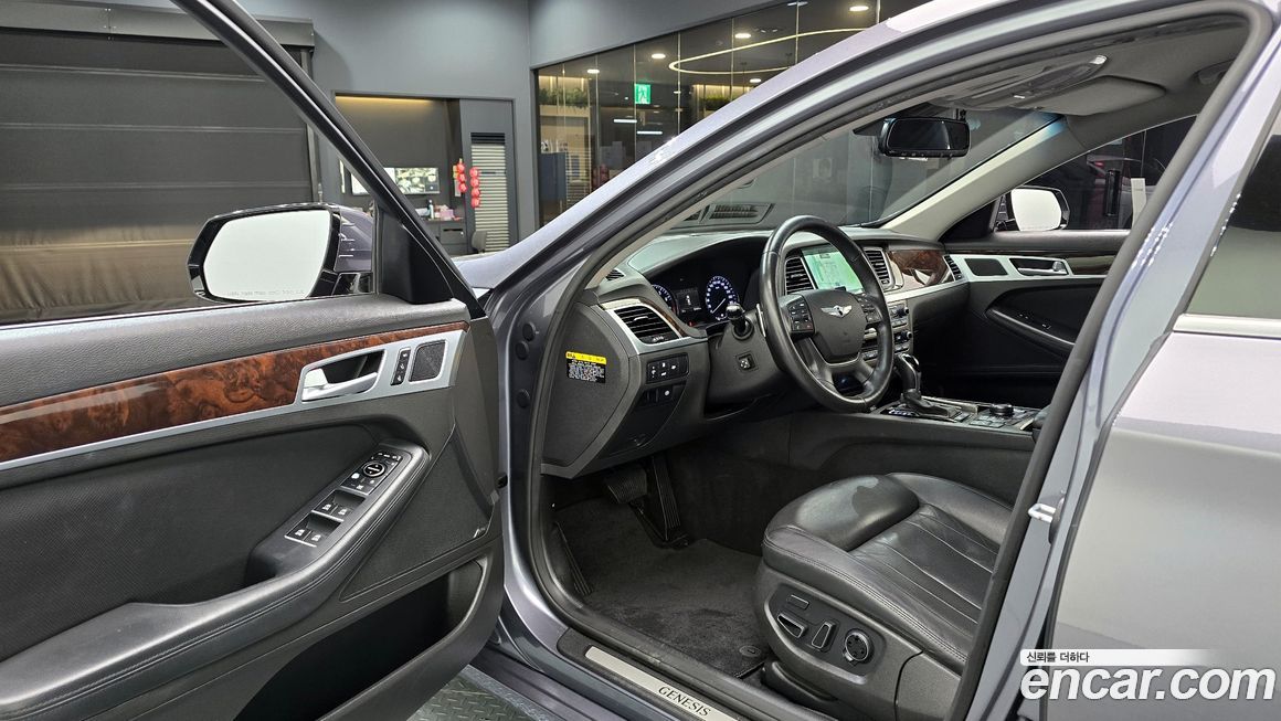 Hyundai Genesis 2016