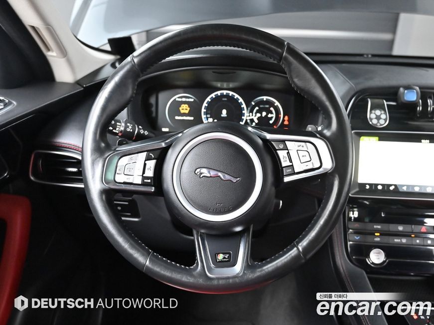 Jaguar F-PACE 2017