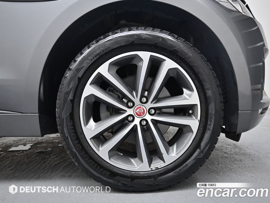 Jaguar F-PACE 2017