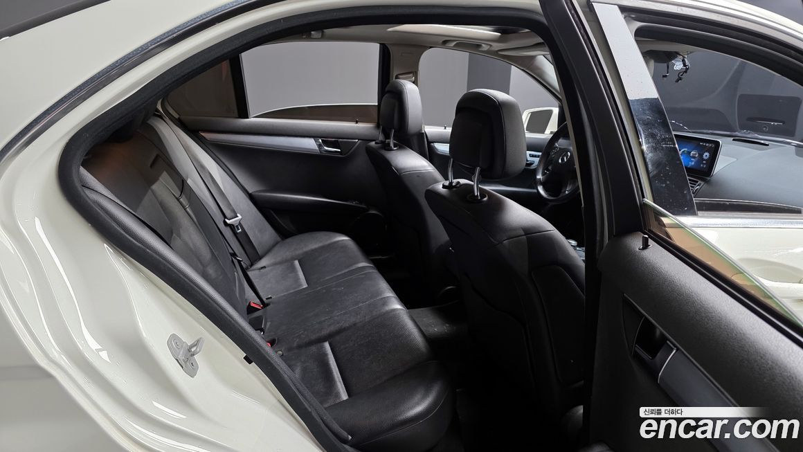 Mercedes-Benz C-Class 2011