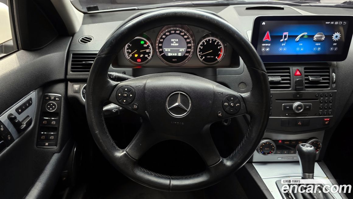 Mercedes-Benz C-Class 2011