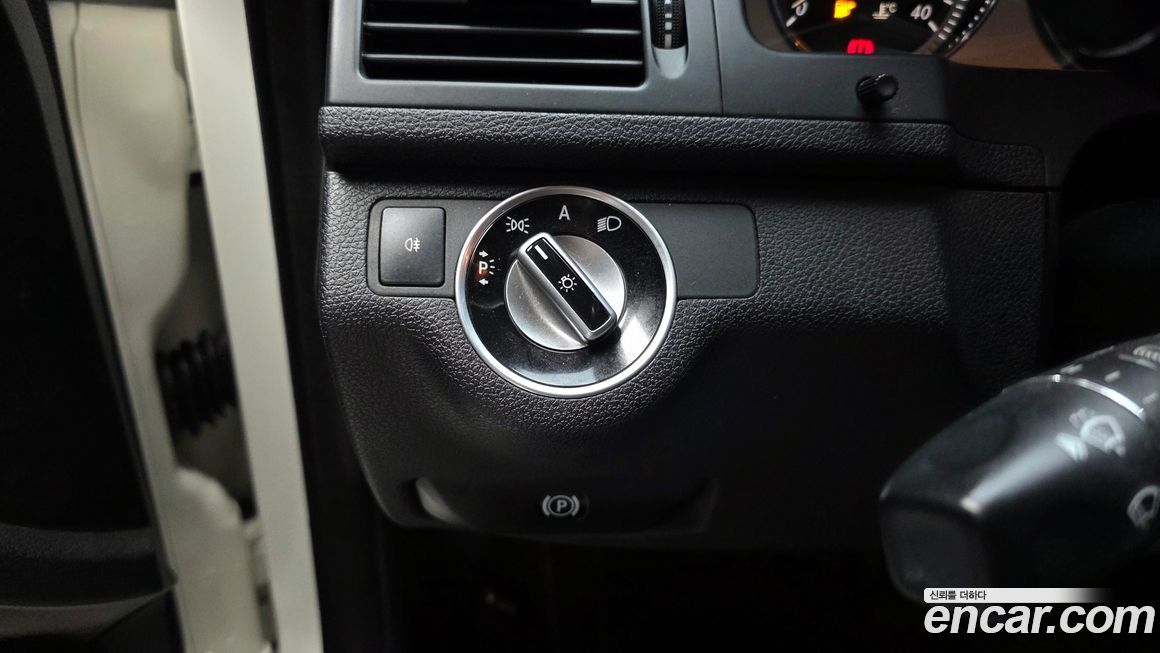 Mercedes-Benz C-Class 2011