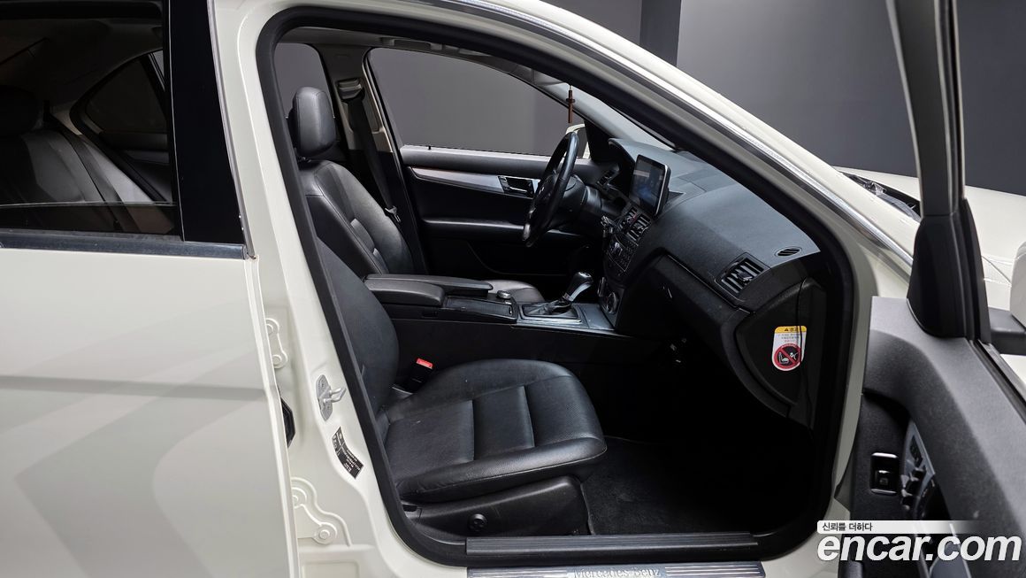 Mercedes-Benz C-Class 2011