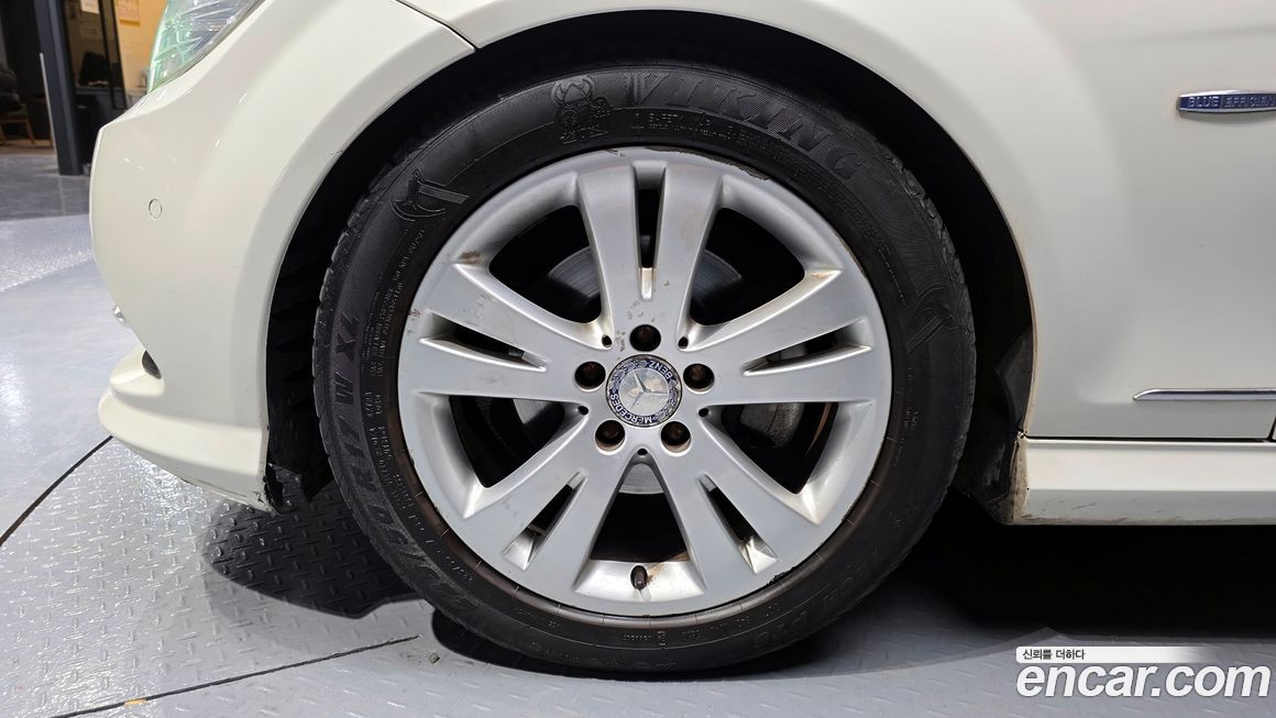 Mercedes-Benz C-Class 2011