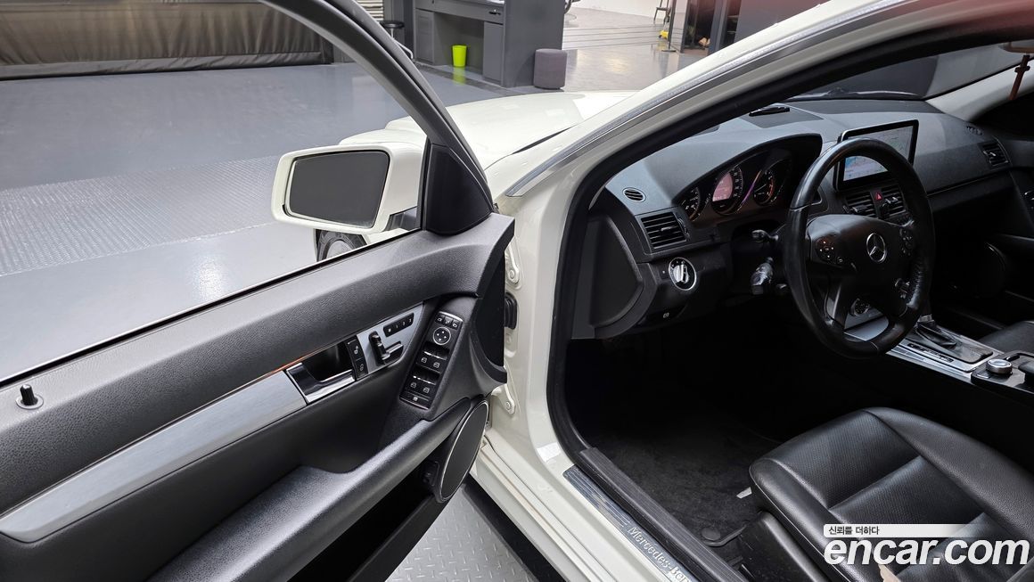 Mercedes-Benz C-Class 2011