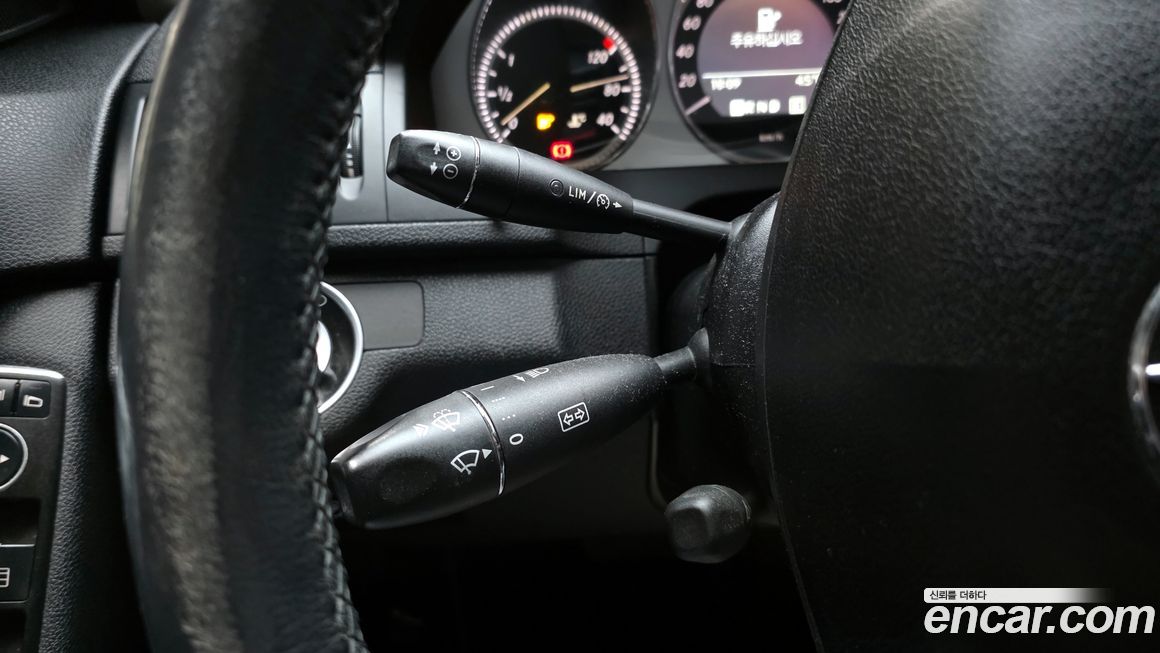 Mercedes-Benz C-Class 2011