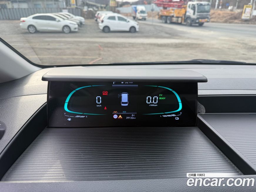 Hyundai Staria 2025
