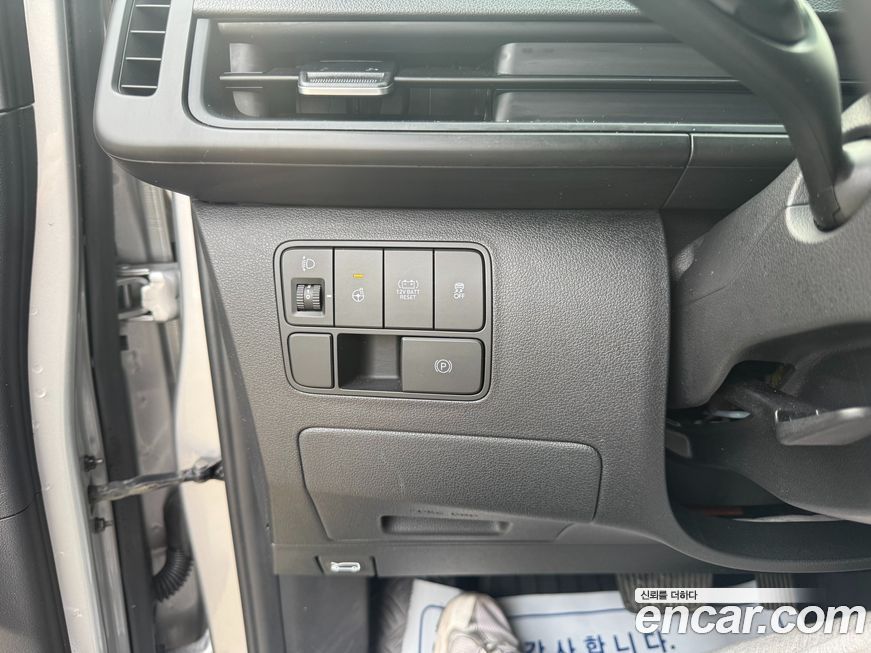 Hyundai Staria 2025