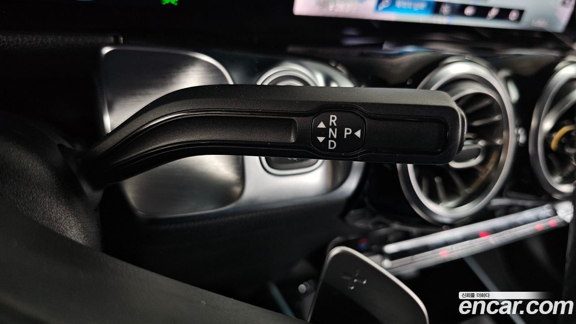 Mercedes-Benz GLB-Class 2021