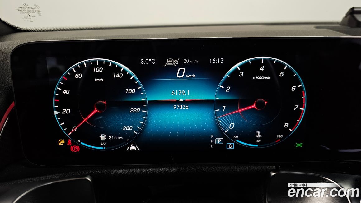 Mercedes-Benz GLB-Class 2021