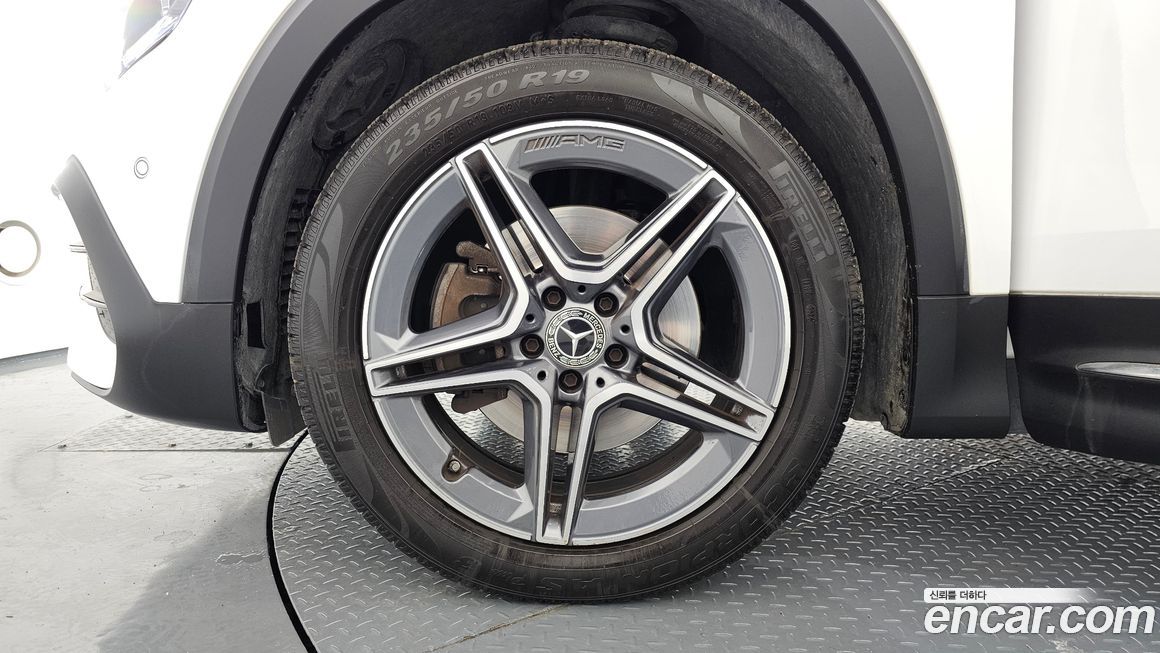 Mercedes-Benz GLB-Class 2021