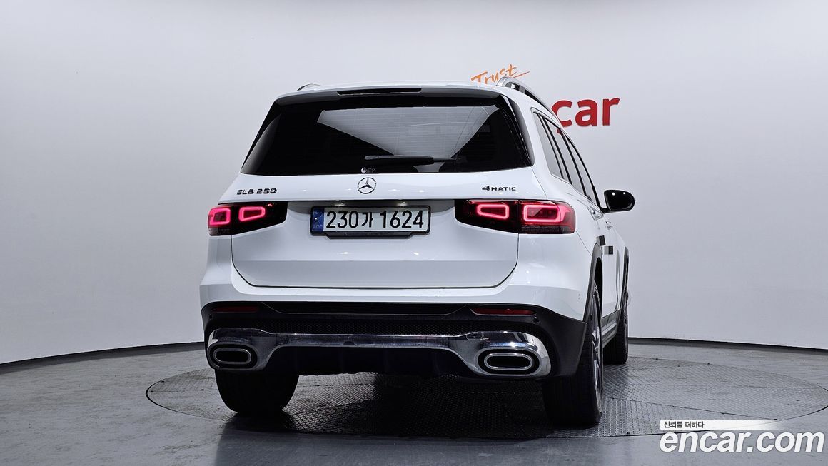 Mercedes-Benz GLB-Class 2021