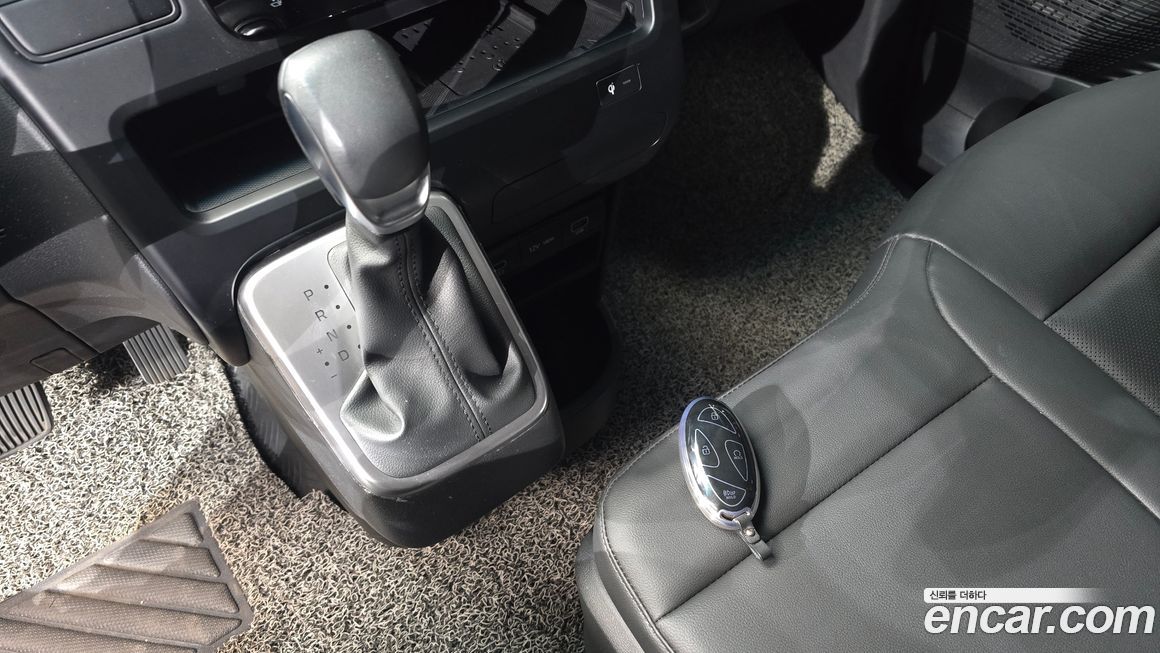 Hyundai Staria 2025