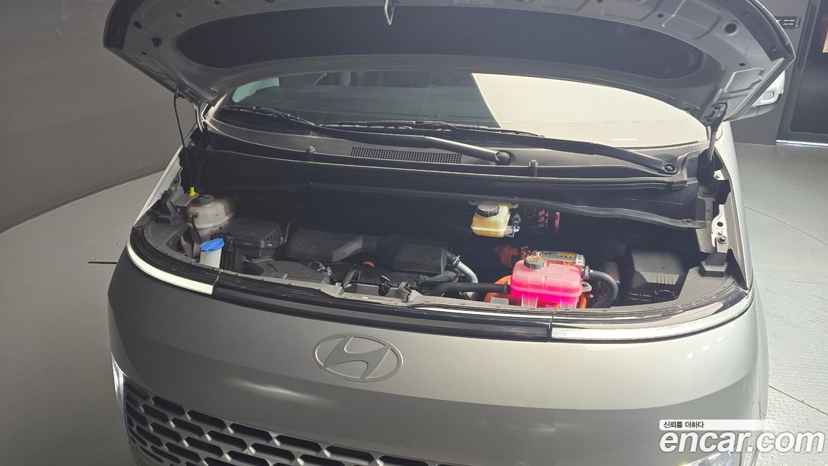 Hyundai Staria 2025